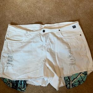 Muddy girl serenity shorts size  14